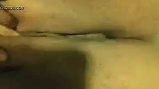 كوغر ممتلئة تمدح قضيبًا سمينًا عملاقًا