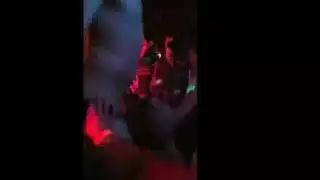 سكرتيرة وقحة تخلع ملابسها لأفلام إباحية عنيفة في مكان العمل