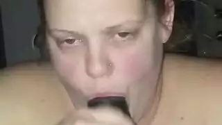 أزرق العينين وجه مارس الجنس بالسلاسل