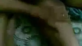 مبتلة وتئن من أجل قضبانهم