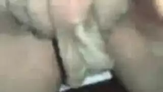 شريط جنس سحاقي: قبلات شغوفة وتعرٍ كامل