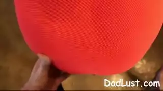 الام نائمة وابن