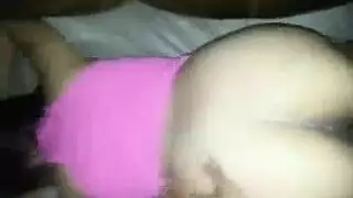 مراهقة سمراء تمارس الجنس بقوة مع قضيب رجل مسن