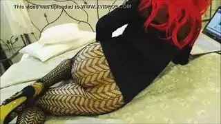 المخنث يتم اغتصاب فمه بعصابة ثلاثية من الأقضاب