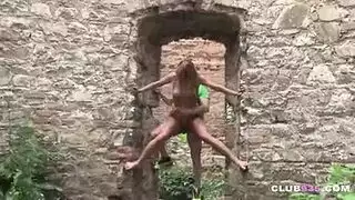 شقراء لطيفة تأخذ قضيبًا صعبًا