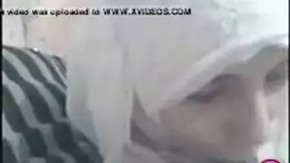 مراهقة عربية تمص الزب