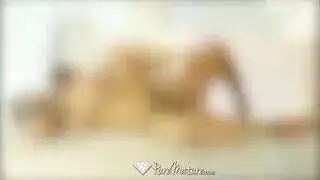 وجه تشارلي تشيس يلمع بعد جلسة جنسية سرية