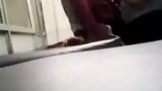 الطبيبة الصغيرة ألكسندرا تأخذ قضيبًا سميكًا في فرج مريضتها
