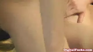 موديلات إكس إكس إكس سمراء تتقن الفموي في موانئ دبي