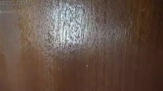 جوردي يرى من تحت الملابس