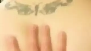 ملكة شرجية قذرة تحب مشاهدة أشرطة سكس عربية