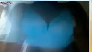 فاتنه مثيره لعوب لما تعرف أن خالها المنحرف موجود ترتدي لباي مشدود على جسمها المثير