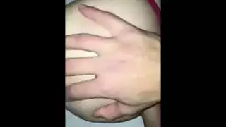 مراهقة صغيرة تُثار وتُستخدم لجماع عنيف