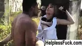 سكس عنيف مرا بيضاء وتحمر