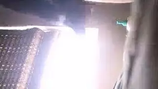 يدخل الرجل عليهم