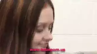 المراهقة السوداء روشيل تكشف عن أثدائها الطبيعية الضخمة أثناء التعري
