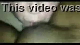 ربة منزل خائنة تتعمق في قضيب الرجل المتزوج الصلب