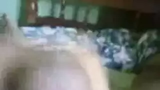 الشباب يستيقظ بسرعة كاسيدي إعطاء اللسان