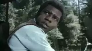 طبيب يساعد الزوجه في فتح الكس