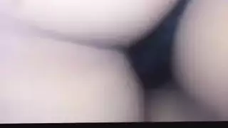 بنت عربيه اندر ايدج تعرض طيزها