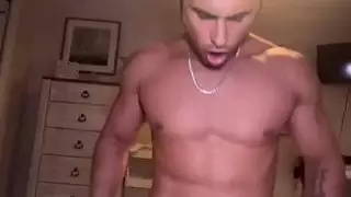 ألينا تأخذ ديكًا فارسيًا صلبًا عميقًا في حلقها لأول مرة