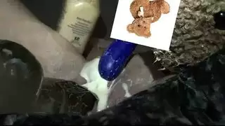 هزاز مدفوع بعمق في كسها المبلل