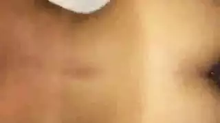 شقراء عربية غريبة تفتح رجليها للزب