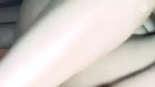 مؤخرتها السمينة تهتز أثناء النياكة من الخلف