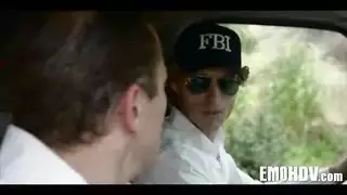 شقراء نارية تتوسل لقضيب أسود في ثلاثي عنيف