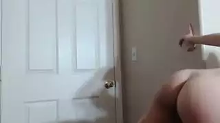 ضرب جنسها الوردي المبلول بعنف