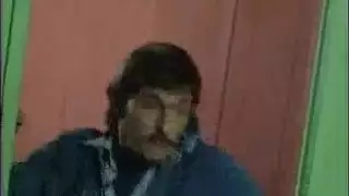سائح يدك فرج عربية ضيق في مشهد إباحي