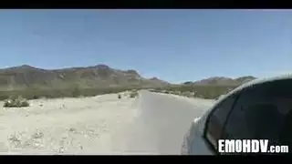 جماع قاسي مع فتاة منحنية
