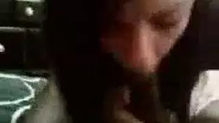كس منفوخ تلتهمه قضيب مزيف في فيلم صريح