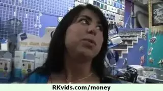 شاب مثير يتعرض للضرب بقوة