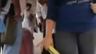 تدخل اصابعها طيزها