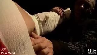 تخلع المومياء لفافاتها لممارسة جنس حار