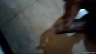 الديوث يشاهد زوجته تمتلئ بقضيبين من رجلين