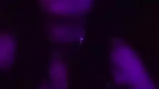 مقيدة وتتذبذب في زنزانة مظلمة تماماً