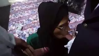 يائسة من أجل المال: خدمة فيكتوريا فالنسيا الفموية