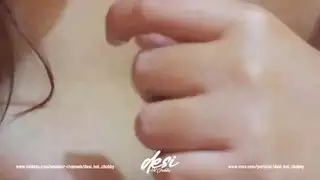 ابنة الزوجة الهندية الممتلئة تأخذ قضيب زوج الأم بعمق