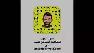 نجمة إباحية مشعرة بكسي عاري وشفتان منفوختان