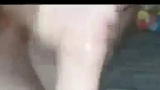 لعبة عارية تخرج عن السيطرة: كس مشعر وجنس فوضوي