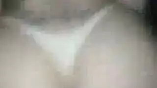 طاقم مفلس يضاجع المراهقة لارا ثم يشاركها في علاقة جنسية جماعية إكس إكس إكس