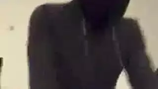 لاتينية شابة ذات أثداء عملاقة في علاقة ثلاثية شديدة