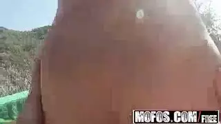 دانيكا ديلون تظهر خبرتها مع السائل المنوي على وجهها