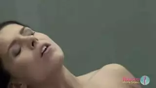 سحاق شاذ في الحمام بنات