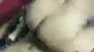 مساعد الأب يمارس إيلاجًا مزدوجًا مع فتاة شابة مستعدة