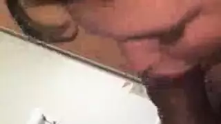 هؤلاء الكلبات الساخنة يحصلن على تدليك لثديهن ومهبلهن قبل أن ينكن