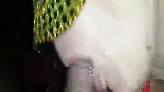 شقراء تُمارس الجنس بقوة في وضع الكاوبوي وهي معصوبة العينين