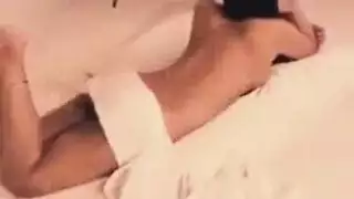 ممثلة مراهقة جائعة لجماع خشن في مهبلها المبلل